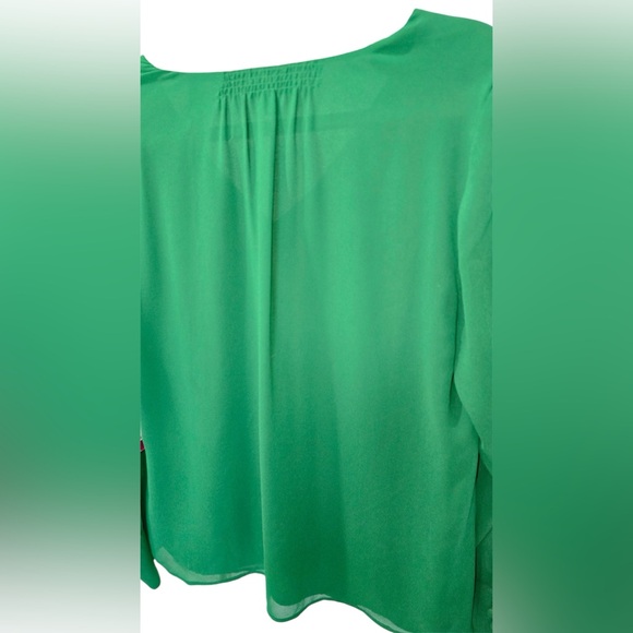 Vince Camuto Ruched Shoulder V-Neck Blouse - Picture 3 of 7